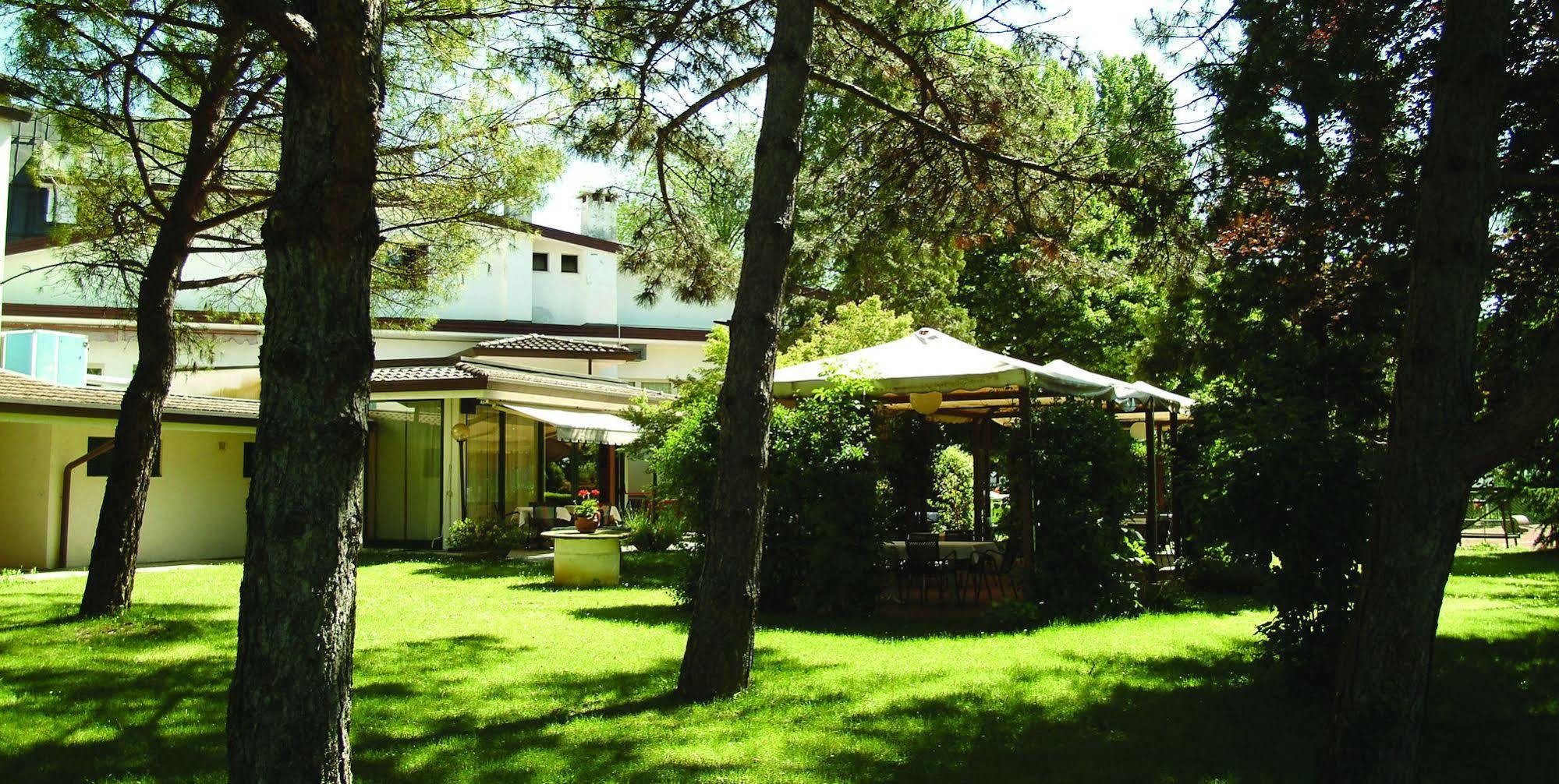 Locanda Alle Officine Buttrio Extérieur photo